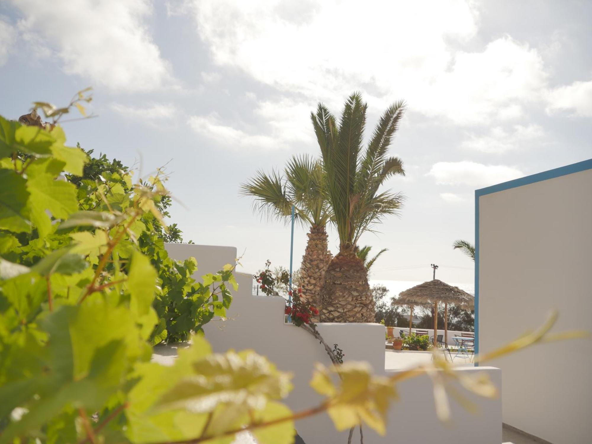 Ancient Thera Apartment *